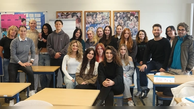 Die Lehrlinge der Schwandorfer Friseurinnung übten bei einem Knigge-Workshop „Benimm-Regeln“ ein.  (Bild: Rudi Hirsch )