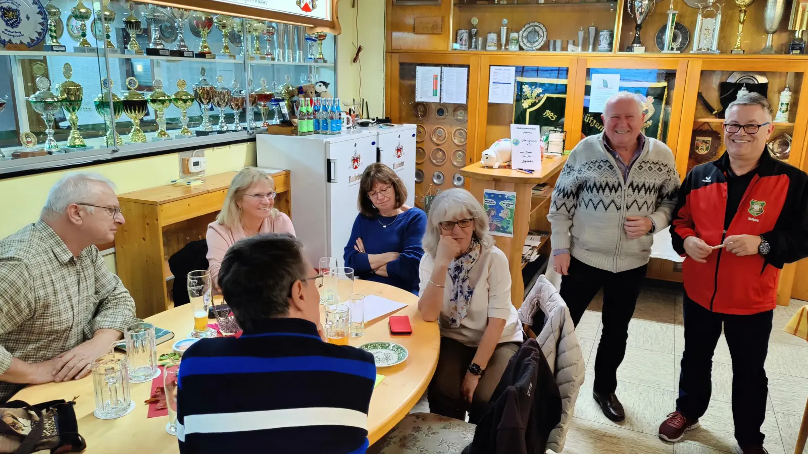 Wolfgang Sennfelder und Reinhard Scharf bei der Siegerehrung (Bild: Heinz Meinl)