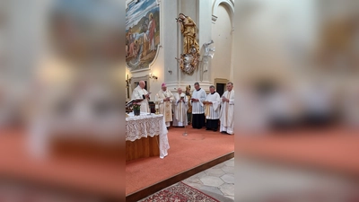 Den Wallfahrtsgottesdienst in Maria Kulm feierte der Diözesanbischof Dr. Rudolf Voderholzer zusammen mit Regionaldekan Markus Brunner (Amberg), Pfarrer Andreas Hanauer (Schirmitz) und Pater Milan Kucera (Maria Kulm). (Bild: Margret Lukas-Fuchs)