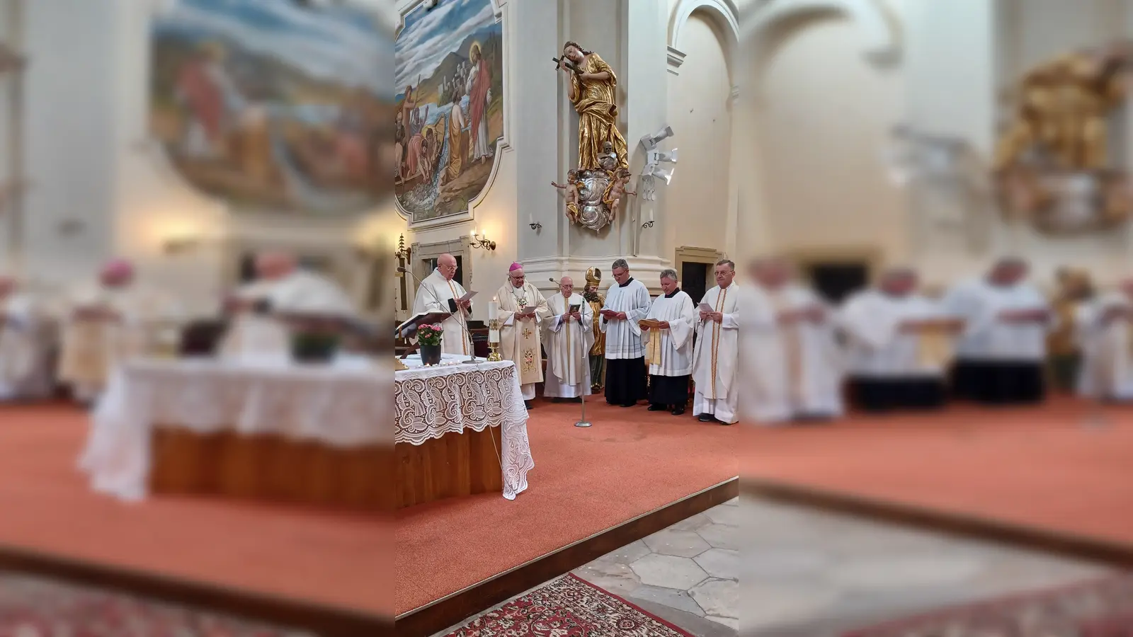 Den Wallfahrtsgottesdienst in Maria Kulm feierte der Diözesanbischof Dr. Rudolf Voderholzer zusammen mit Regionaldekan Markus Brunner (Amberg), Pfarrer Andreas Hanauer (Schirmitz) und Pater Milan Kucera (Maria Kulm). (Bild: Margret Lukas-Fuchs)