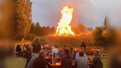 Johannisfeuer beim Festplatz auf dem Schlossberg. (Bild: Hans Wegmann)