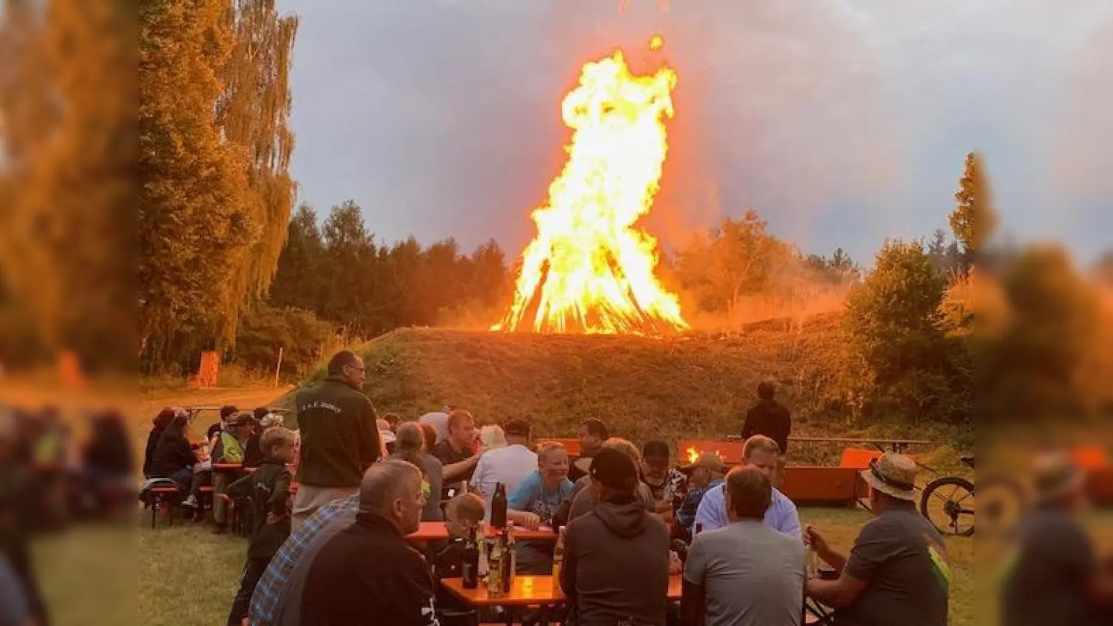 Johannisfeuer beim Festplatz auf dem Schlossberg. (Bild: Hans Wegmann)
