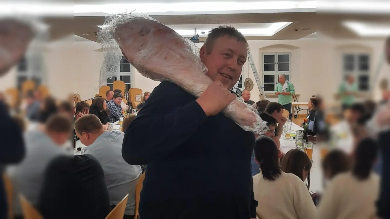 Ein glücklicher Gewinner vom Taubenmarkt.  (Bild: Josef Weiß)