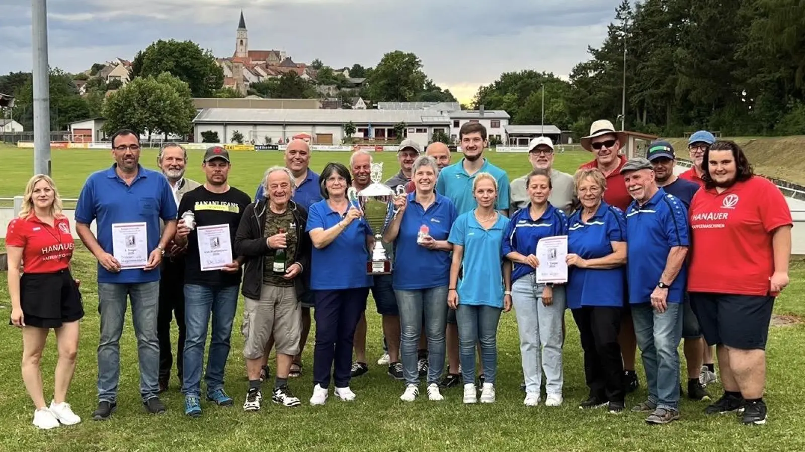 Die vier Sieger-Mannschaften der Stadtmeisterschaft 2026. (Bild: Lena Eimer )