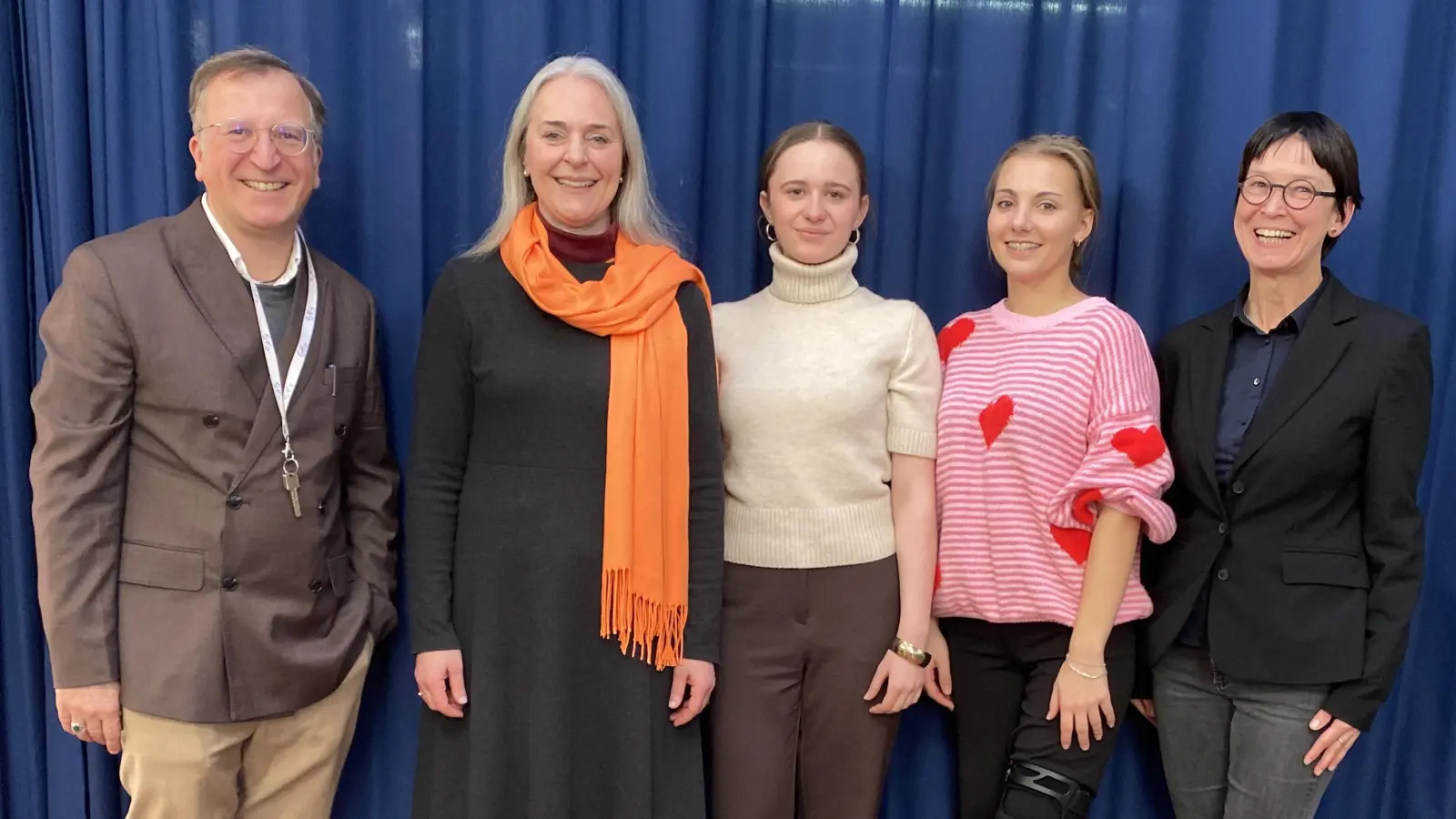 Professorin Martina Ortner als Rednerin bei einer Schulversammlung am EHG. (Bild: Doris Weigl)