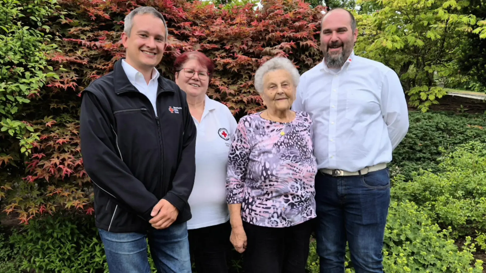 Die BRK Bereitschaft Pressath überbrachte Rita Lehner (2. von rechts) zum 90. Geburtstag die herzlichsten Glückwünsche. (Bild: Thomas Rauch )