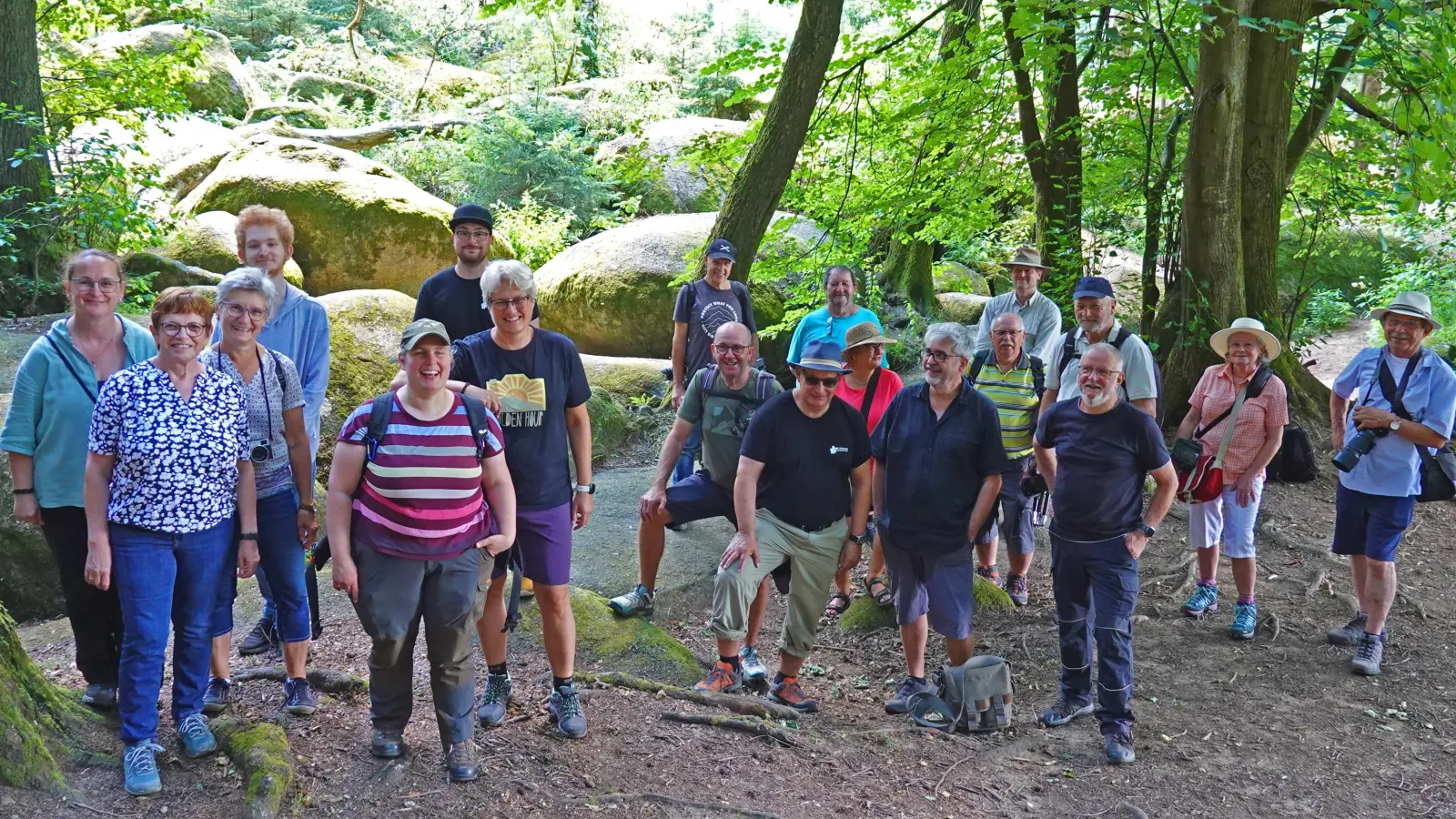 Fotografen aus Regenstauf,Flossenbürg und Amberg machten sich am Sonntag auf zu einer Exkursion im Naturschutzgebiet „Doost”. (Bild: Bernhard Neumannm)