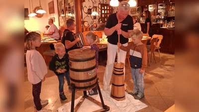 Ausbuttern „Wais fraia woar” (Bild: Elisabeth Träger-Greß)