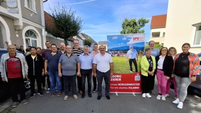 Die neugewählte SPD-Vorstandschaft mit ihren Vorsitzenden und Bürgermeisterkandidaten Georg Zierer. (Bild: Karl Ziegler)