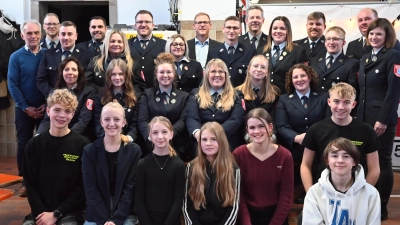 Auf dem Bild von links (hinten): Peter Wismeth, Jürgen Kredler, Luca Geier, Stefan Wismeth, Eva Leidenberger, Stefan Geier, Jasmin McNeely, Andreas Kredler, Fabian Lukesch, Konrad Kohl, Lena Lautner, Christian Hüttner, Anton Wiesnet, Andreas Luber, Julia Steiner. Von links (mitte): Nicole Kredler, Susanne Ratzke, Lena Wiesnet, Bettina Geier, Lara-Sophie Kredler, Hannah Götz.<br>Von links (vorne): Quirin Sachsenhauser, Kathrin Force, Veronika Force, Theresa Ströll, Emilia Ströll, James Meden, Dennis Dotzler. (Bild: Lena Wiesnet)