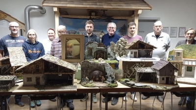 Krippenbaukurs Teilnehmer  (Bild: Ewald Vater )