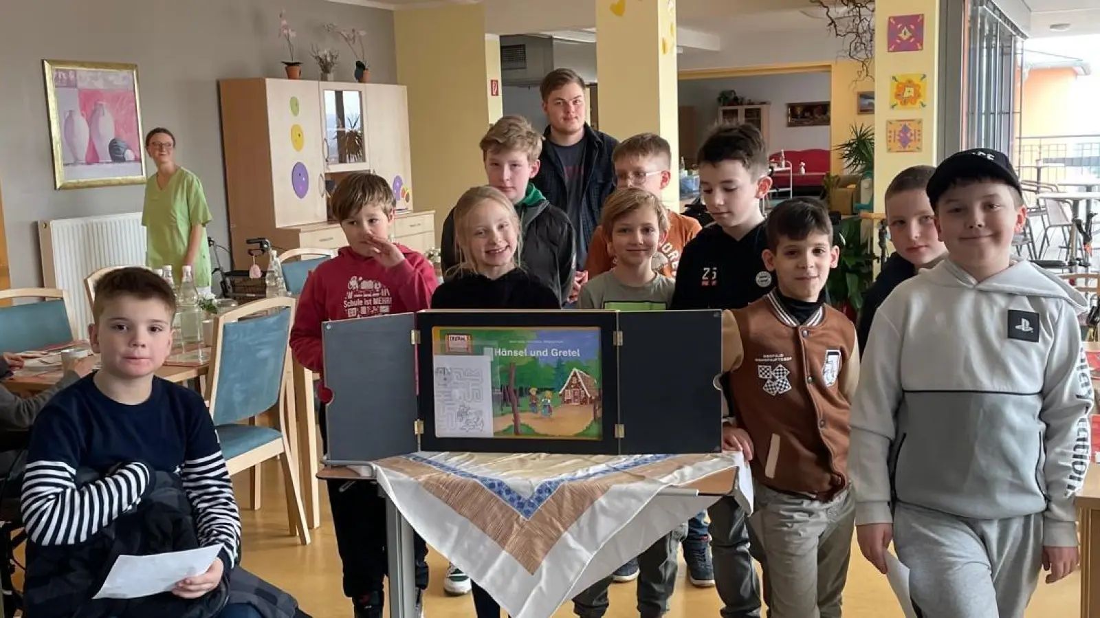 Waldershofer Schüler im Seniorenheim (Bild: Alica Kraupner)