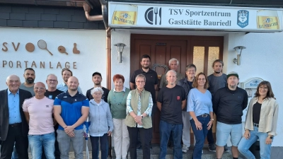 Untere Reihe v. l.: Vorstand Josef Sirtl, Stefan Diesenbacher, Thorsten Löb, Erna Schupfner 2. Reihe v. l.: Michael Rauch, Schatzmeister Reiner Sirtl, Konstantin Scharf, Michael Pfleger, Mathilde Gmehling, Kornelia Heinl, Benjamin Stark, Carola Schwärzer, Christian Panzer, Theresa Argauer Hintere Reihe v. l.: Stefan Egerer, Ehrenamtsbeauftragter Franz Ficker, Pia Stevens, Thomas Häring (Bild: Josef Sirtl)