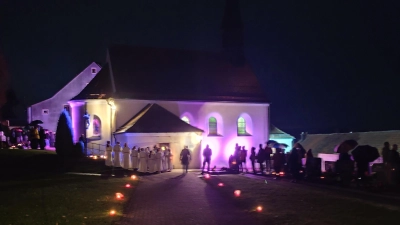 Stimmung am Friedhof während der Gräbersegnung  (Bild: Conny Heldmann)