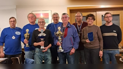 Die OVC-Clubsieger von links Robert Frankl, Walter Langhans, Bertram Lutter, Manfred Lindner, Hans Rahm, Stefan Ferstl, Gabi Langhans, Tobias Kerscher. (Bild: Joachim Gebhardt)