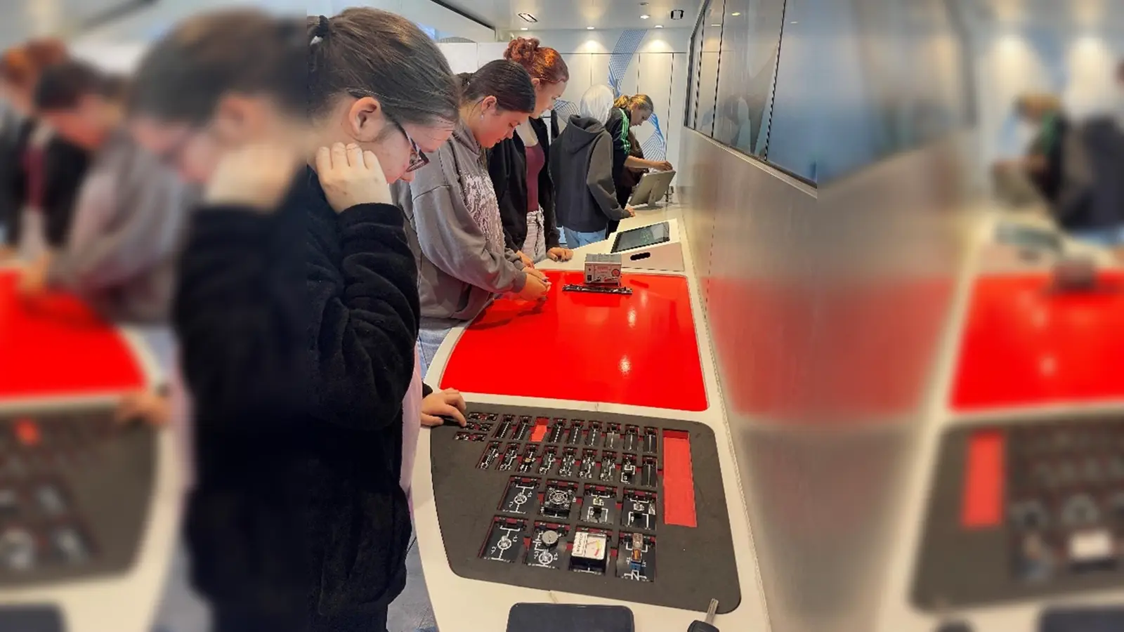 Die Schüler erhielten wertvolle Einblicke in die Berufswelt der Metall- und Elektroindustrie. (Bild: Christa Wilhelm)