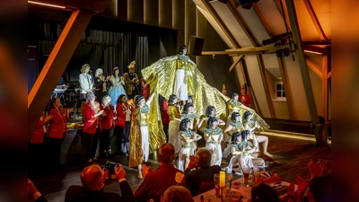 Die Auftritte der Faschingsgarden aus dem Landkreis Amberg-Sulzbach sind fester Bestandteil des Landkreisballs. (Bild: Marcus Rebmann)