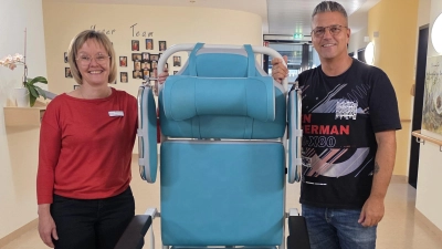  Susanne Wagner (Leiterin Hospiz) und Andreas Hruschka (Vorstand ZewmEV) (Bild: Stefanie Baumgärtel)