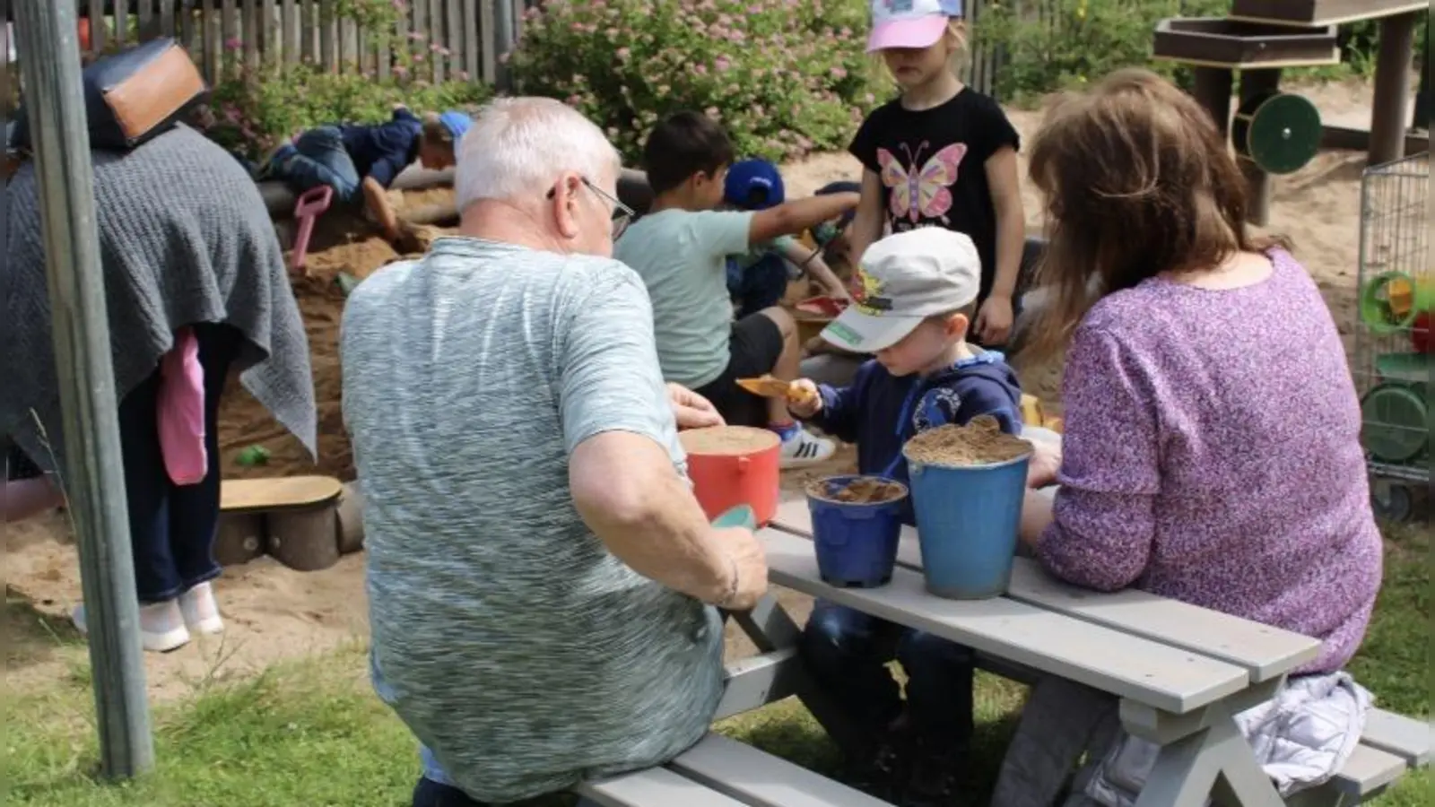 Großelterntage im Städtischen Kindergarten Kunterbunt. (Bild: Martina Englert)
