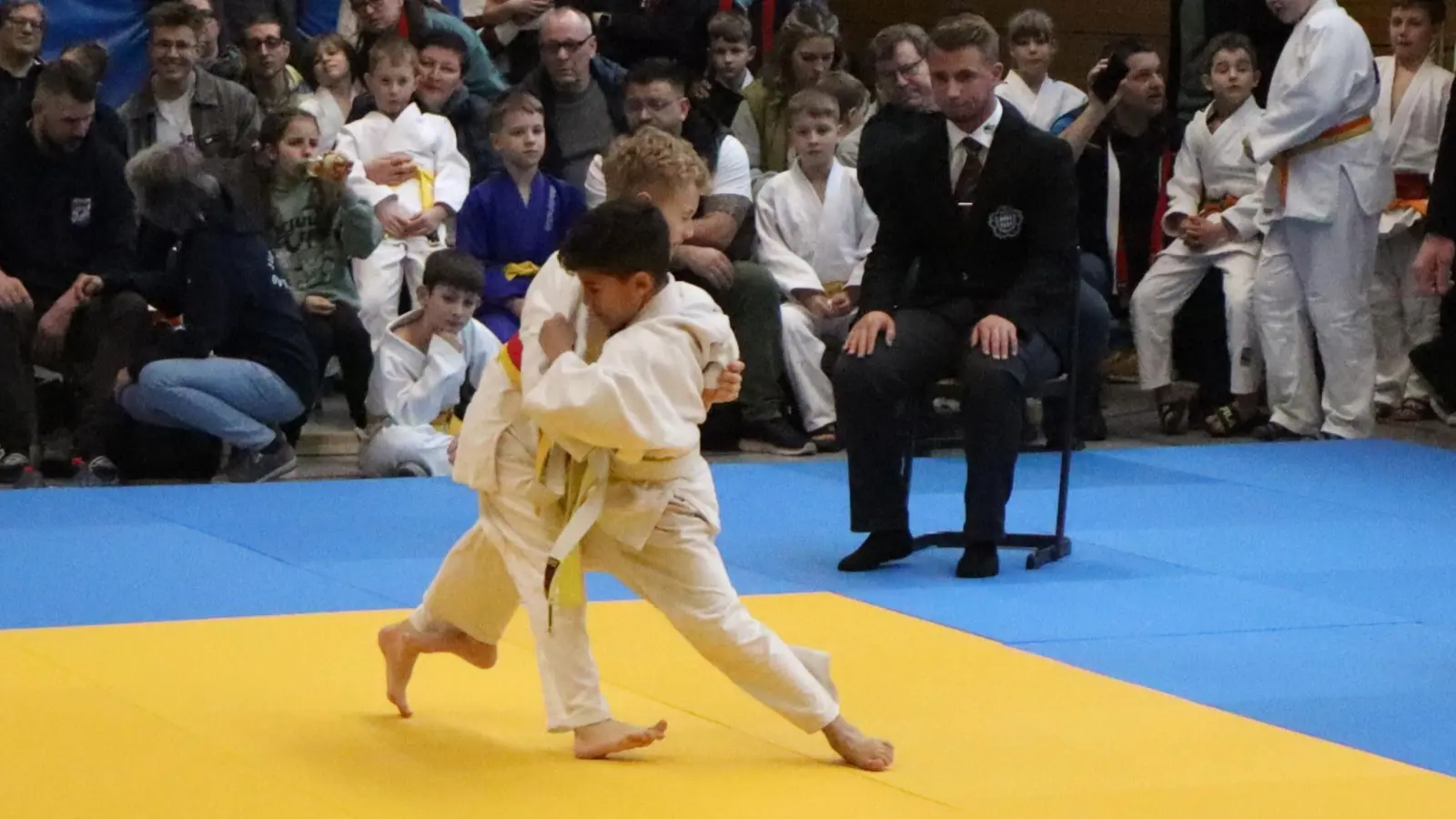 Judoka Sky Hall (rechts) gewann alle Kämpfe mit Wurf- und Haltetechniken und erreichte den ersten Platz. (Bild: Susanne Schubert)