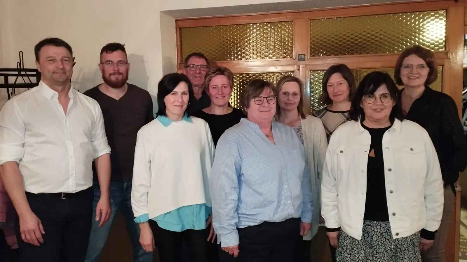 Ergebnis der Neuwahlen: Marktrat Linek Alexander, Mutzbauer Stefan, Schloßer Sonja, Eichinger Heinrich, Wagner Ulrike, Maunz Waltraud, Winklmann Ramona, Lex Birgit, Bogner Anita, Kalb Lydia (von links). <br> <br> (Bild: Heidi Schloßer)