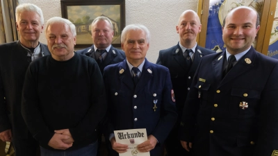 Die Freiwillige Feuerwehr Bergnetsreuth ist stolz auf ihre Jubilare. (Bild: Fred Lehner)