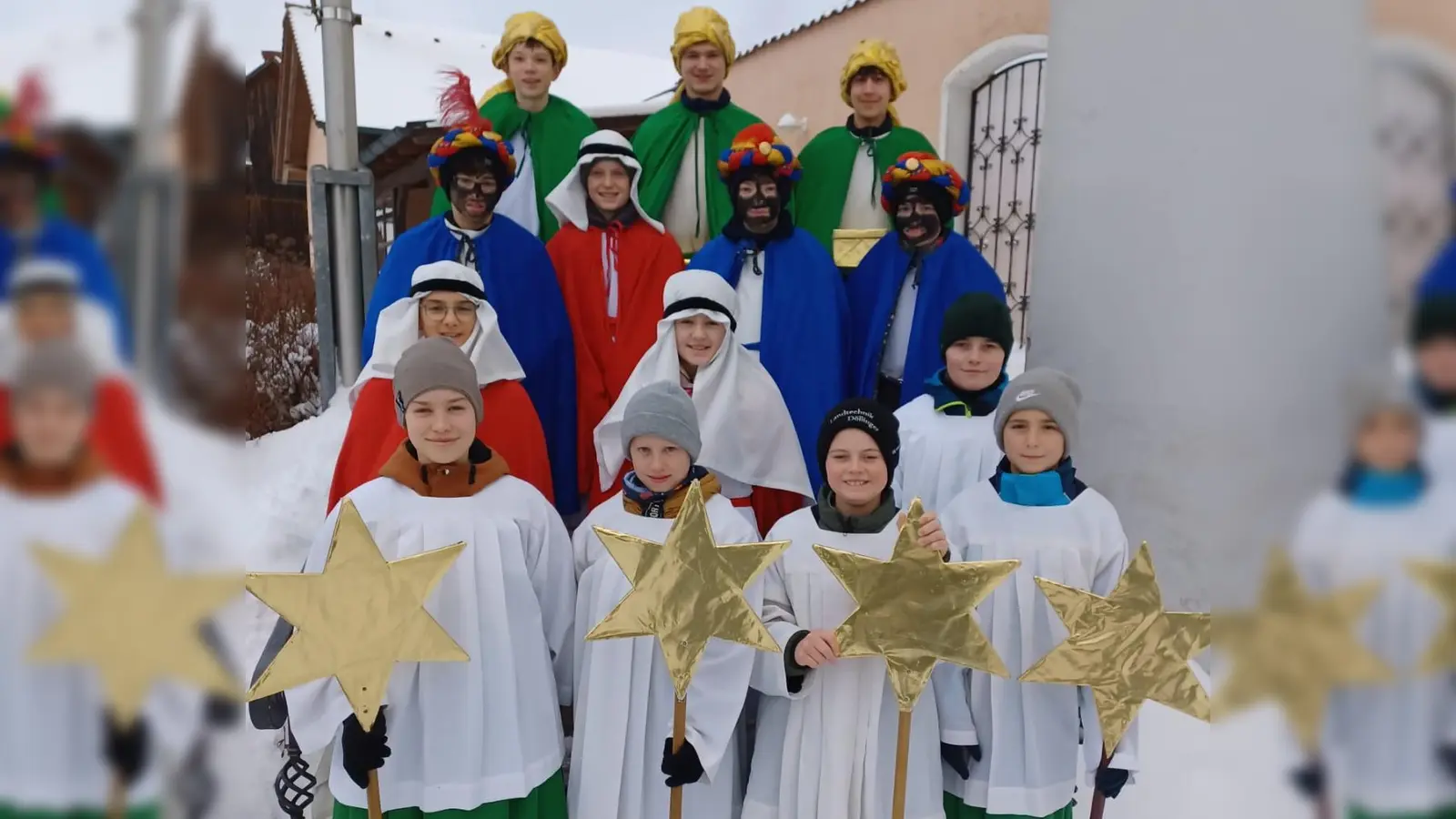 1. Reihe von li. nach re.: David Forster, Jonas Härtl, Elias Gradl, Linus Scharnagl; 2. Reihe: Jonathan Dörfler, Marie Köstler, Anton Spitzl; 3. Reihe: Maximilian Kraus, Luis Döllinger, Leonhard Siller, Simon Döllinger; 4. Reihe: Christian Amschl, Bernhard Härtl, Peter Meyer. (Bild: Markus Siller)