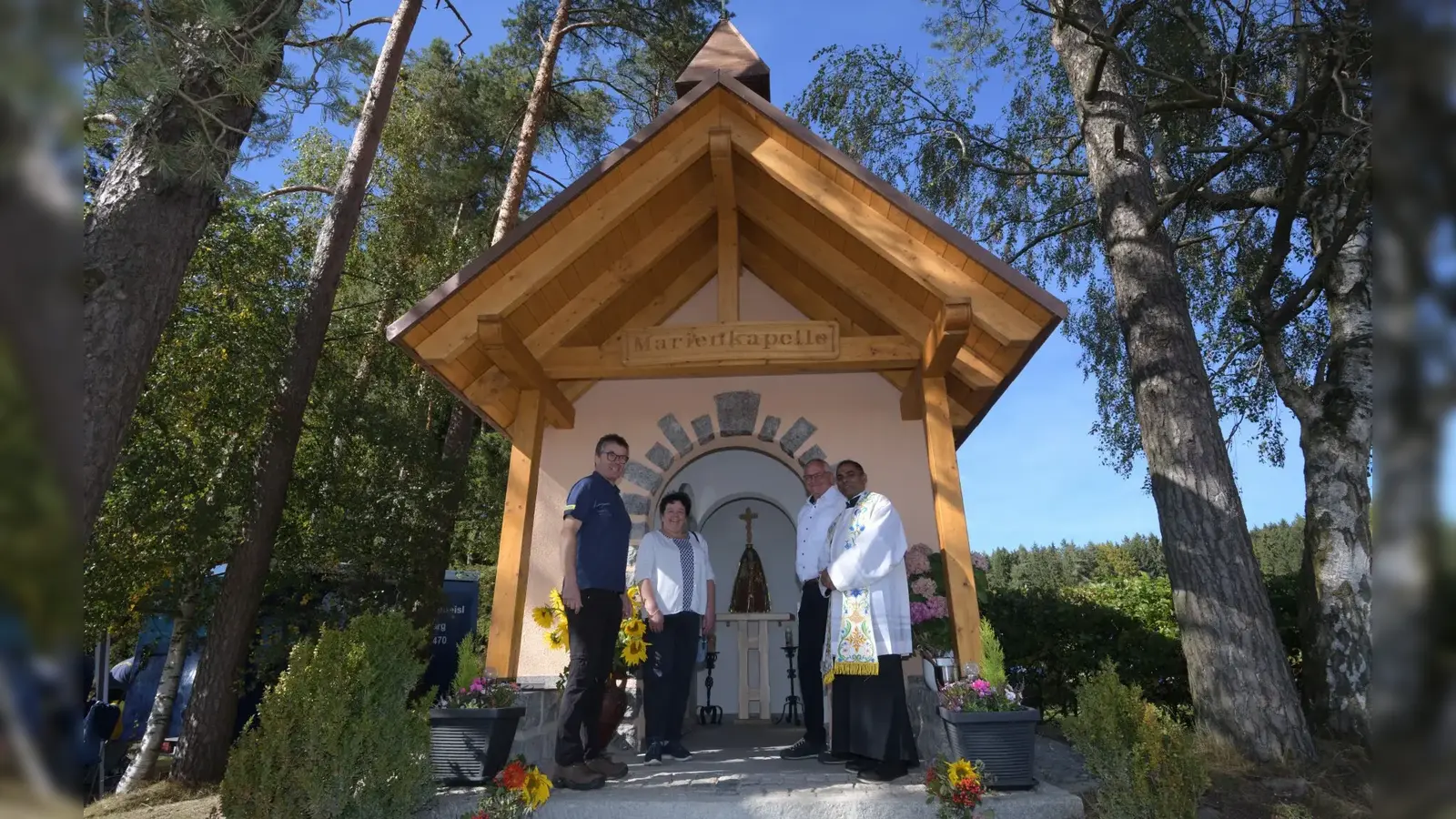 Von links nach rechts: Vorstand FGV Rainald Lochner, 2. Bürgermeisterin Christa Bayer, 1. Bürgermeister Huber Kraus und Pfarrer Julius Johnrose (Bild: Helmut Greger)