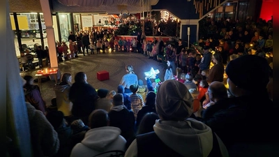 Sternentanz der Kinderhauskinder und der 1. Klasse (Bild: Josef Eibauer)