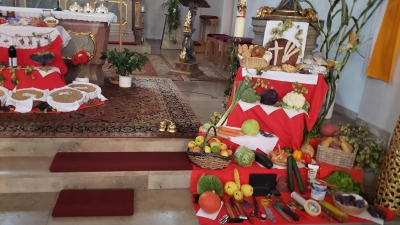 Erntealtar in der Benefiitiumskirche St. Erhard Wildenau (Bild: Josef Albrecht)