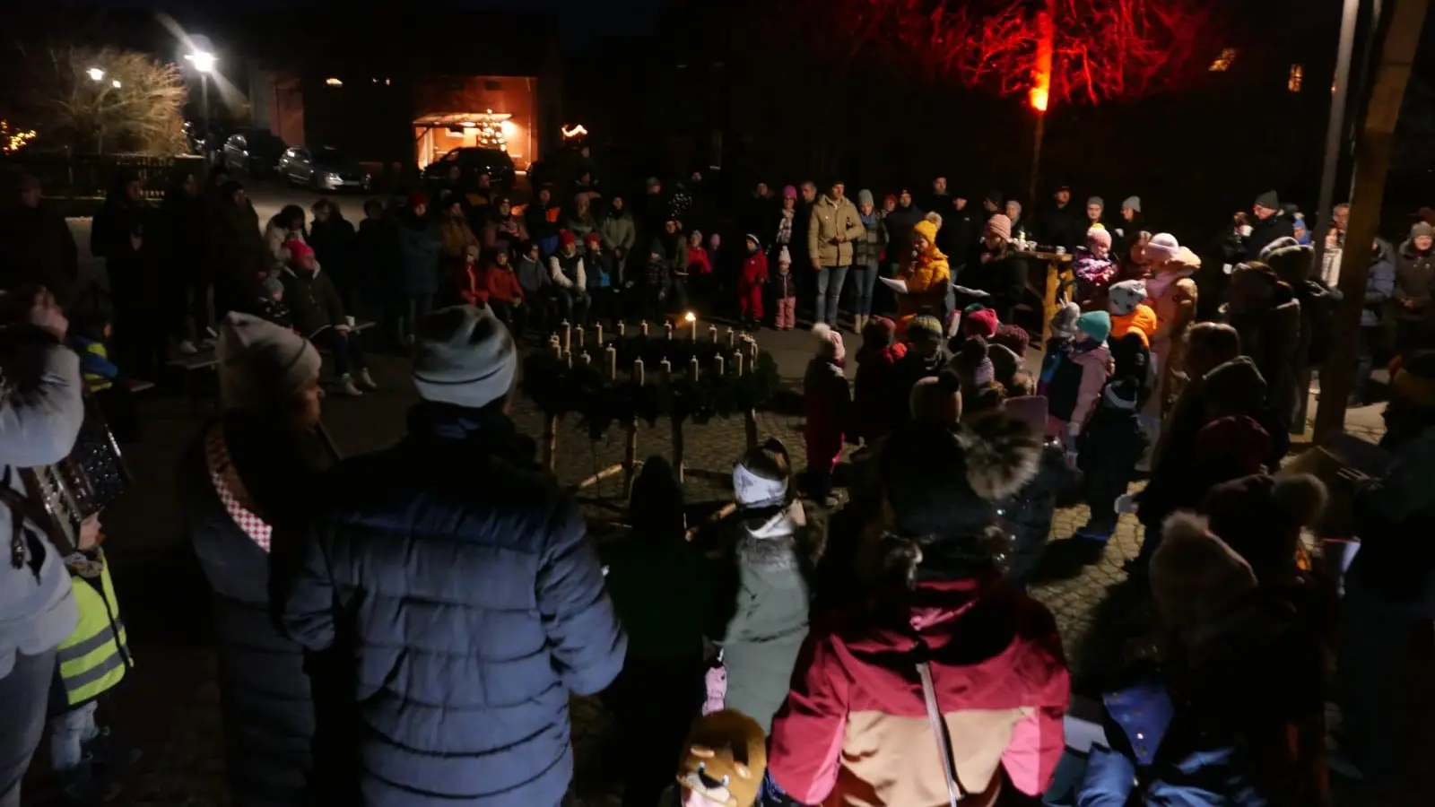 Adventsfenster in Ilsenbach (Bild: Martin Thomas)