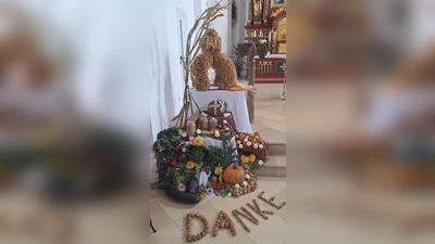 Der Erntealtar, denn die KLJB in der Pfarrkirche aufgebaut hat. (Bild: Maria Schatz)