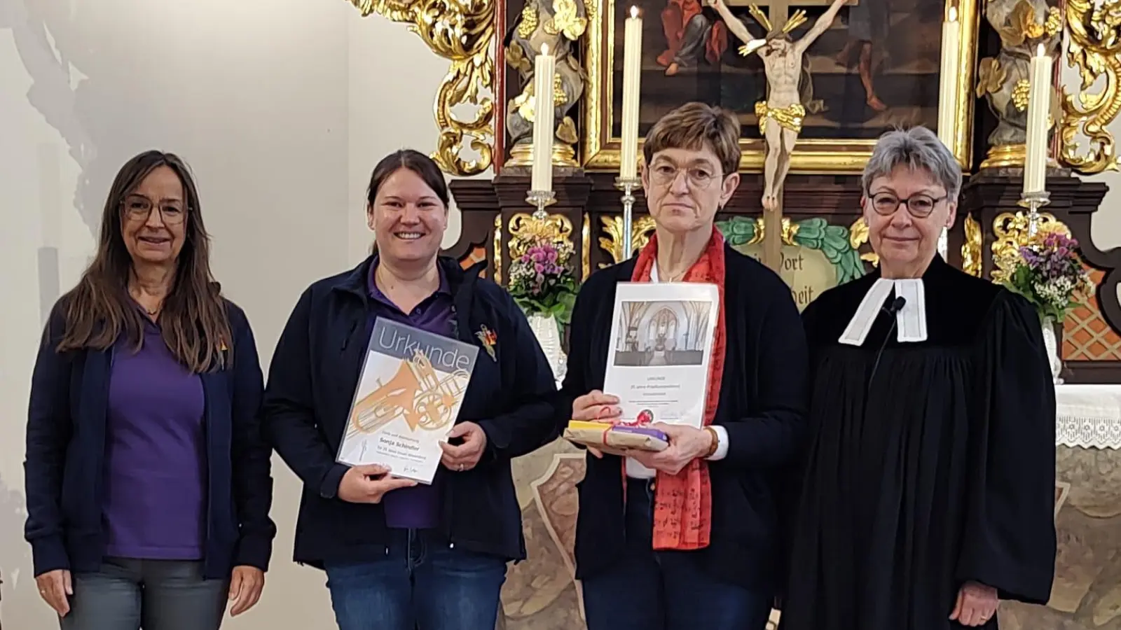 von links: Margit Hübner, Sonja Schindler, Gertraud Burkhart, Pfarrerin Friederike Steiner (Bild: Norbert Schröter)