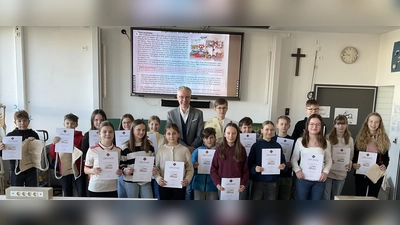 Teilnehmer des naturwissenschaftlichen Wettbewerbs „Experimente antworten“ (Bild: Bianca Regner-Hofmann, Christina Kurz)