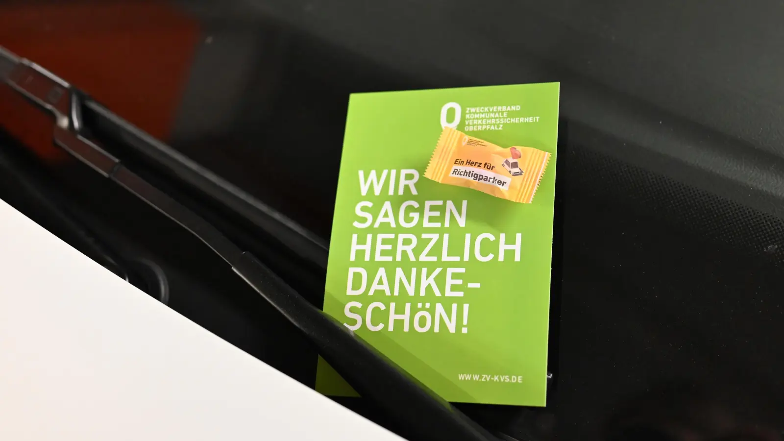 Süße Überraschung für Richtigparker in Marktredwitz. (Bild: Nadine Meier)