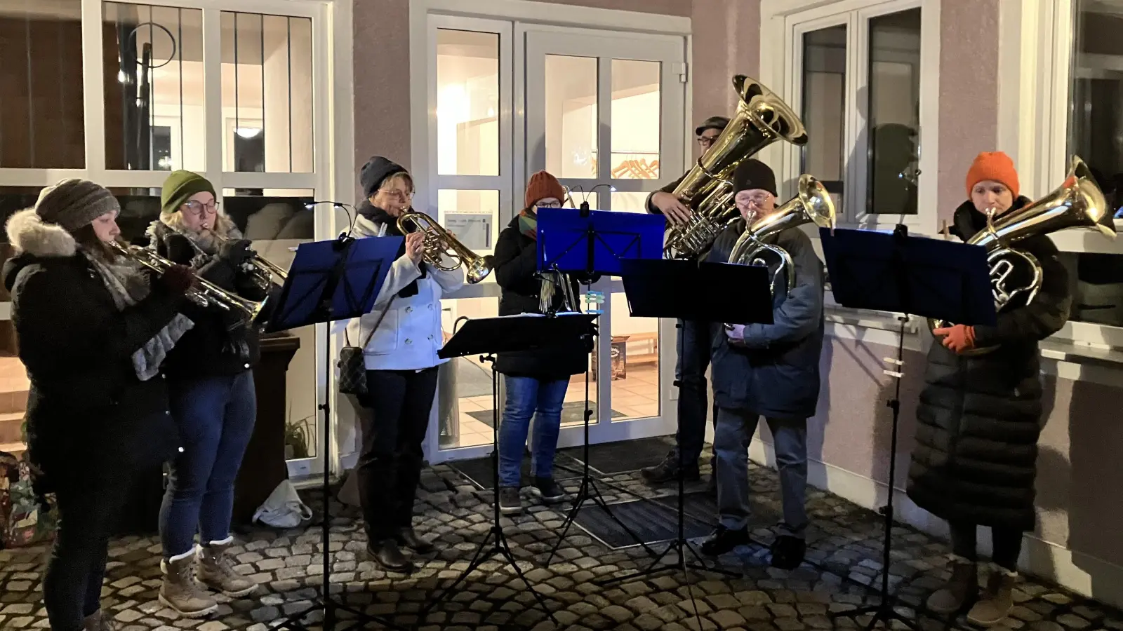 Der Posaunenchor Kaltenbrunn stimmte mit Chorälen auf das neue Jahr ein. (Bild: Christian Seidl)