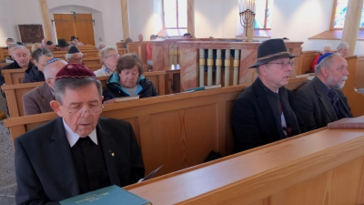 Sehr gut besucht war die Christlich Jüdische Gemeinschaftsfeier am Sonntag in der Flosser Synagoge. (Bild: Fred Lehner)