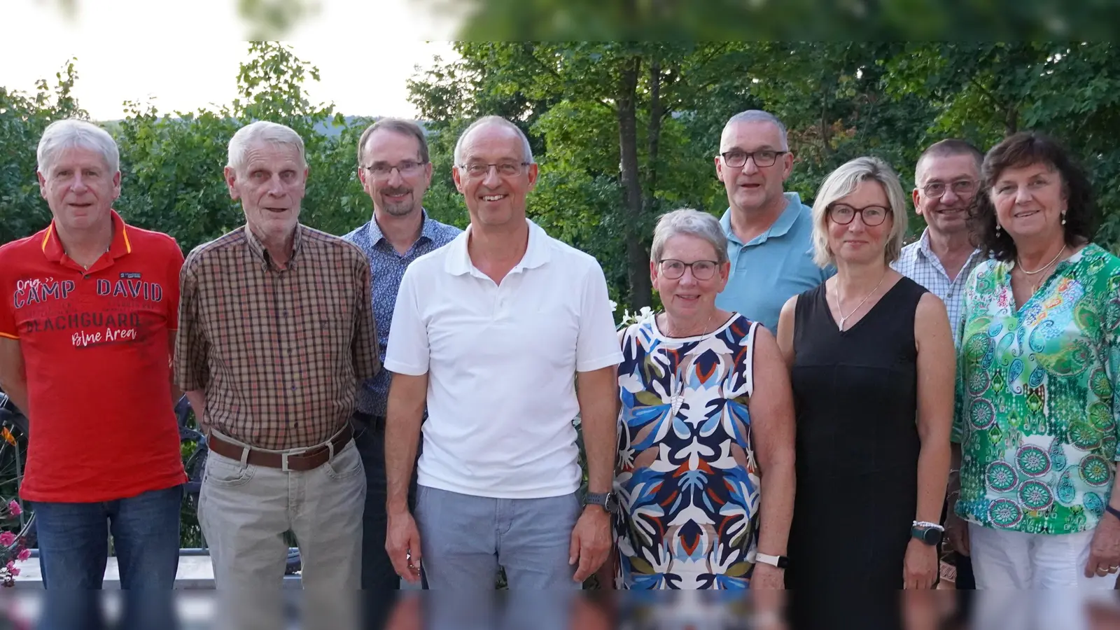 Vorstandschaft von links: Norbert Pusch, Manfred Grützner, Thomas Görlich, Georg Dobmeier, Bärbel Grützner, Jürgen Klementa, Doris Schneider, Peter Stingl und Erna Märkl. (Bild: Georg Dobmeier)