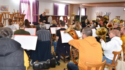 Intensiv wurde am Probenwochenende in Kirchendemenreuth geprobt (Bild: Gisela Witt)