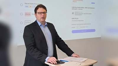 Dr. Stefan Spindler informierte die Schüler über die Grundlagen des Rechts. (Bild: Birgit Scheuerer)