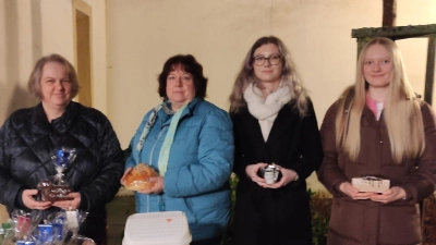 Die Initiatorinnen der traditionellen Osterlamm-Aktion freuten sich auch dieses Jahr über den hohen Zuspruch an Spenden. (Bild: Roman Melzner)