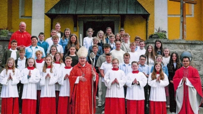 Heiliges Sakrament der Firmung in der Pfarreiengemeinschaft St. Michael Wiesau und St. Pankratius Falkenberg durch Hwst. H. Diözesanbischof Rudolf Voderholzer. (Bild: Jennifer Hankl)