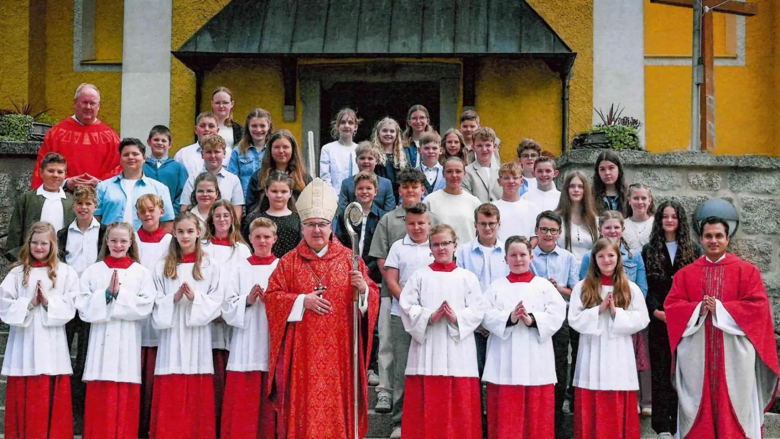 Heiliges Sakrament der Firmung in der Pfarreiengemeinschaft St. Michael Wiesau und St. Pankratius Falkenberg durch Hwst. H. Diözesanbischof Rudolf Voderholzer. (Bild: Jennifer Hankl)