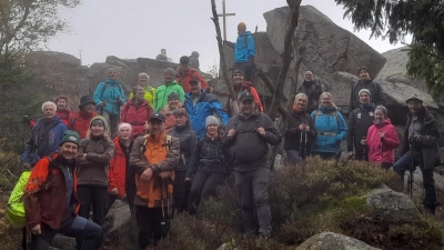 Gruppenfoto auf der Platte (Bild: Doris Holzwarth)