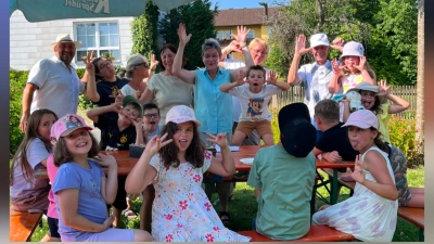 Gute Laune beim Lesepicknick! (Bild: Gabriele Söllner)