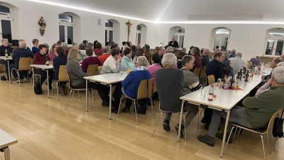 Mit einem Dankeschön-Essen bedankte sich die Pfarrgemeinde bei den vielen Ehrenamtlichen.  (Bild: Marianne Moosburger )