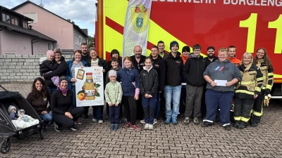 Beim Apfelsammel-Wettbewerb für Jugendgruppen ging der erste Platz an die Kinder- und Jugendfeuerwehr Teublitz und die Jugendgruppe des OGV Teublitz. (Foto: Silke Lohr)