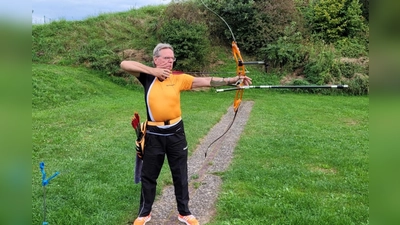 Zum deutschen Meistertitel hatte es nicht ganz gereicht: Doch immerhin schoss sich Hubert Schulze bei den nationalen Bogensport-Meisterschaften in Wiesbaden auf einen vierten Platz in der Seniorenklasse. (Bild: Marianne Späth)
