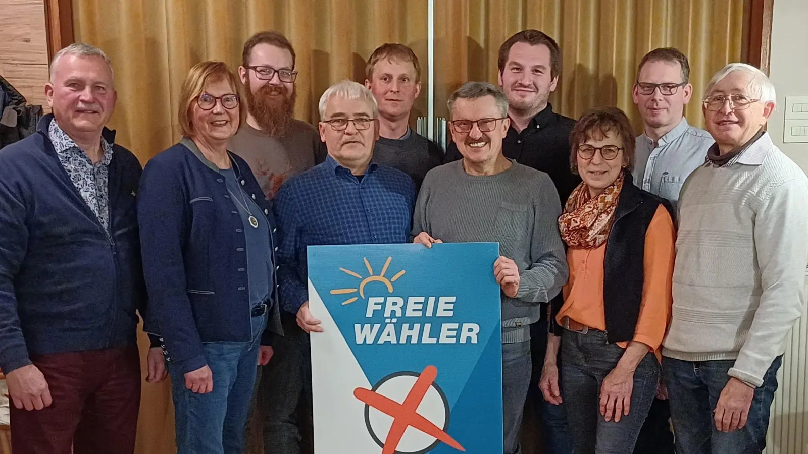 Unser Foto zeigt die Kandidaten der Freien Wählergemeinschaft, FWG im Haberland bei der Vorstellung im Gasthaus Riebel in Döltsch zusammen mit den Kreistagskandidaten Willi Weiß und Gabrielea Bäumler von links und Karl Meier vorne rechts. Angeführt wird die Liste vom<br>lngjährigem Gemeinderat und Ortsvorsitzendem Rupert Seitz, (4.v. links) und Gemeinderätin Gertraud Mois 3. v. rechts), gefolgt von Michael Strobel (3. v, links) und Michael Busl (4. v. rechts). (Bild: Rupert Seitz)