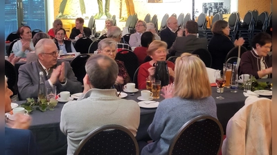 Gertrud Heßlinger, 2. Bürgermeisterin Neumarkt in der Oberpfalz Bild 3: Renate Dümmler und Monika Kick Vorsitzende SPD Frauen und Stadtratskandidatinnen SPD . Bettina Moser Bürgermeisterkandidatin SPD  (Bild: Renate Dümmler )